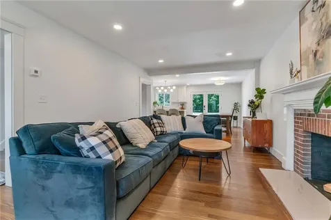 81 Bristol Ferry Road Portsmouth RI 02871