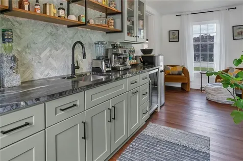 81 Bristol Ferry Road Portsmouth RI 02871