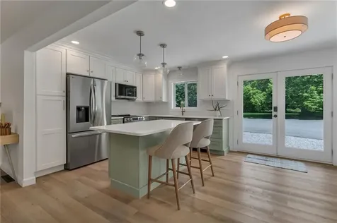 81 Bristol Ferry Road Portsmouth RI 02871