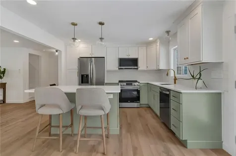 81 Bristol Ferry Road Portsmouth RI 02871