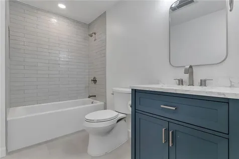 81 Bristol Ferry Road Portsmouth RI 02871