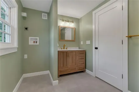 81 Bristol Ferry Road Portsmouth RI 02871