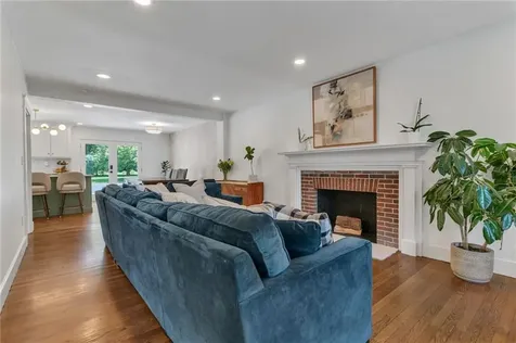 81 Bristol Ferry Road Portsmouth RI 02871
