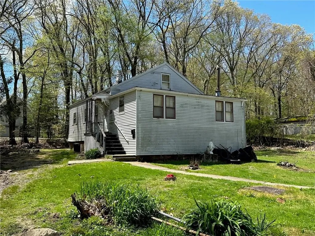 8 Buona Vista Avenue Johnston RI 02919
