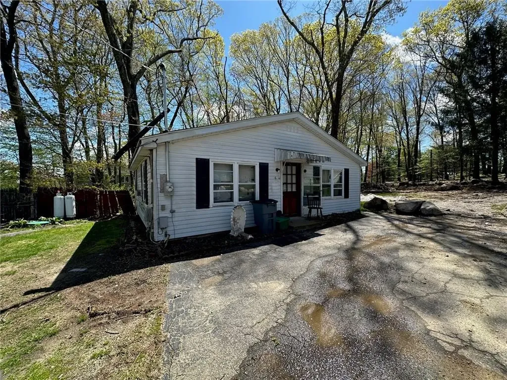 8 Buona Vista Avenue Johnston RI 02919