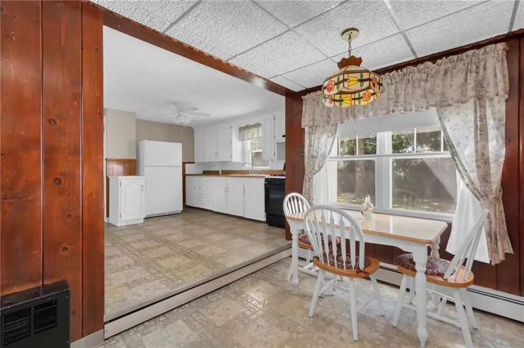 216 Riverside Avenue Warwick RI 02889