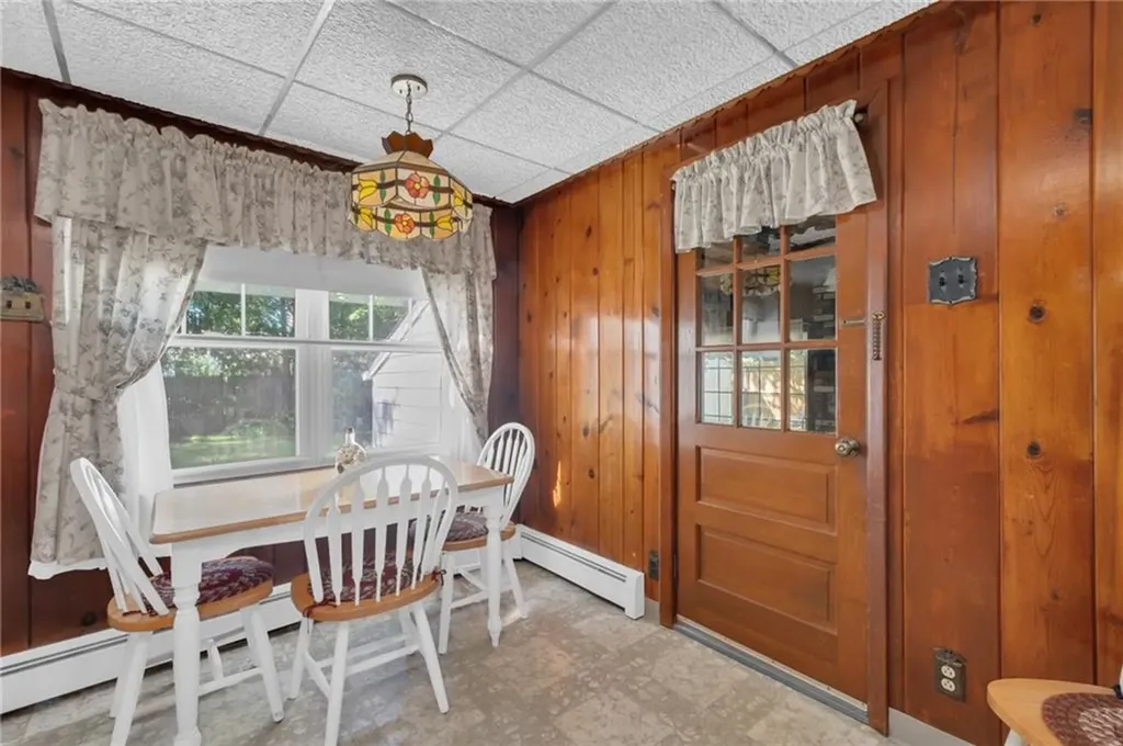 216 Riverside Avenue Warwick RI 02889