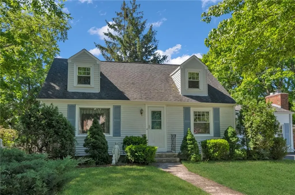 216 Riverside Avenue Warwick RI 02889