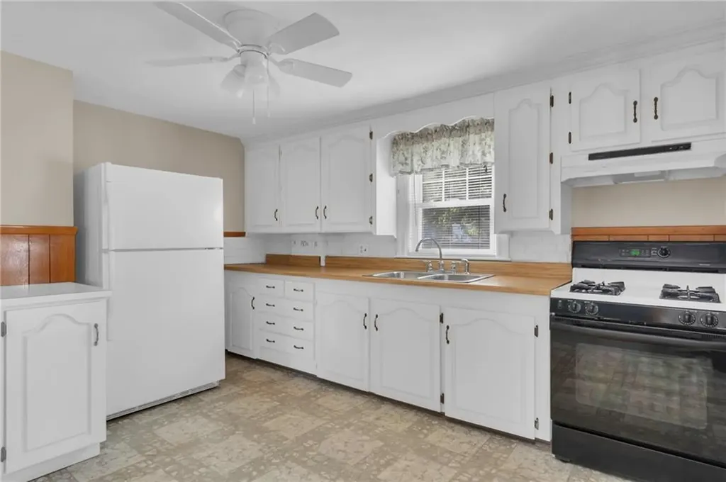 216 Riverside Avenue Warwick RI 02889