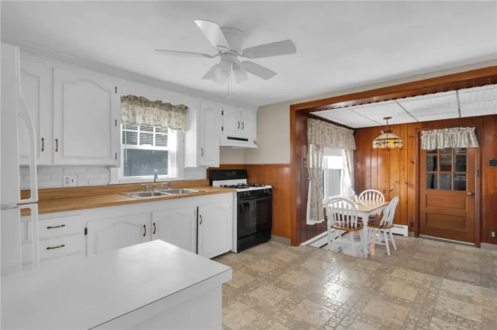 216 Riverside Avenue Warwick RI 02889