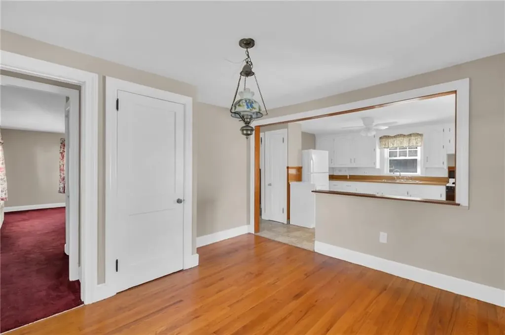 216 Riverside Avenue Warwick RI 02889