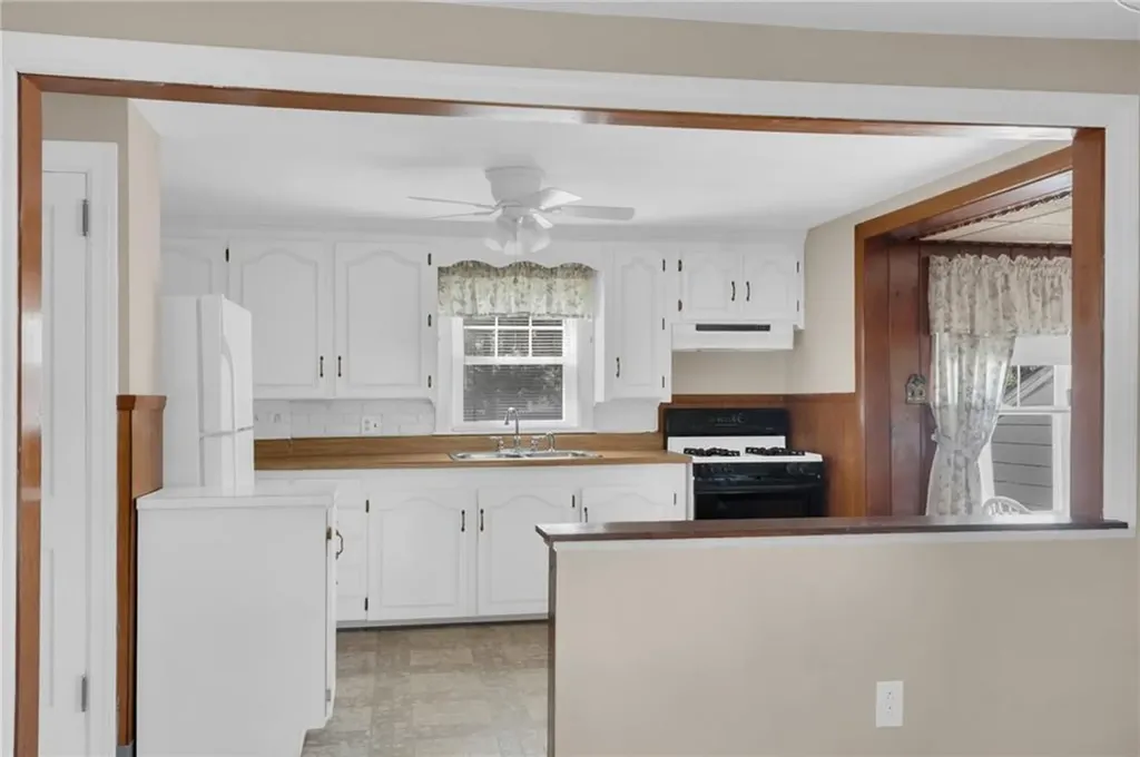 216 Riverside Avenue Warwick RI 02889