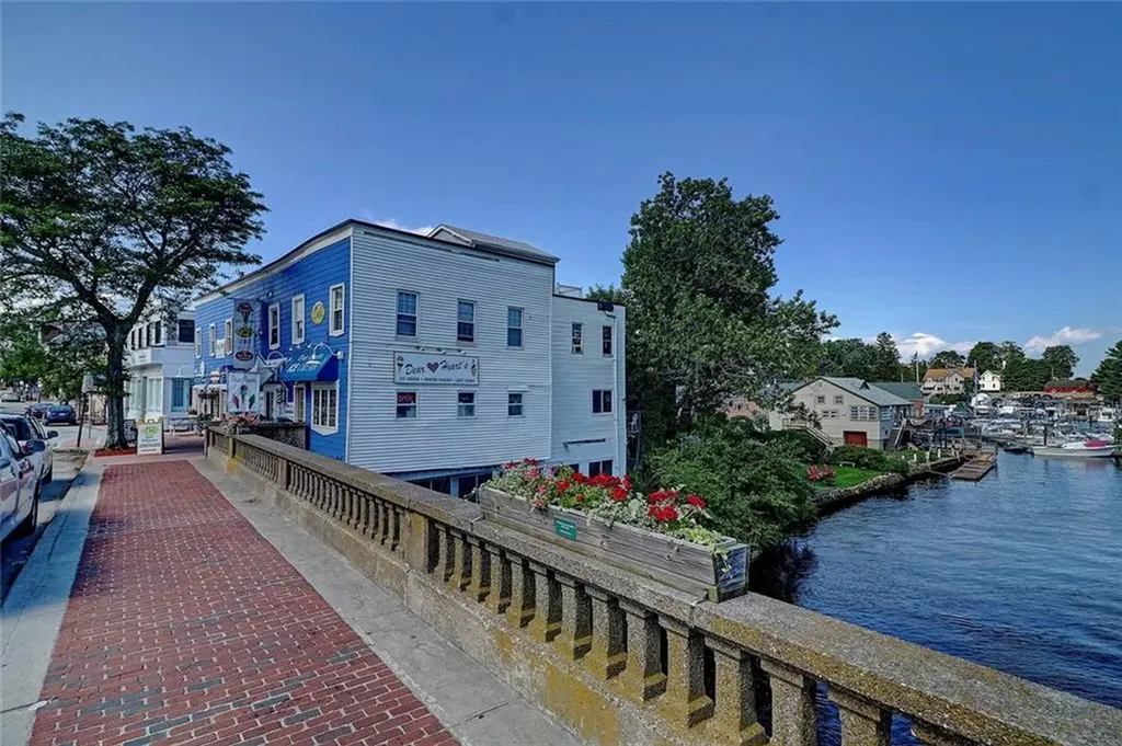 31 Commercial Street Cranston RI 02905