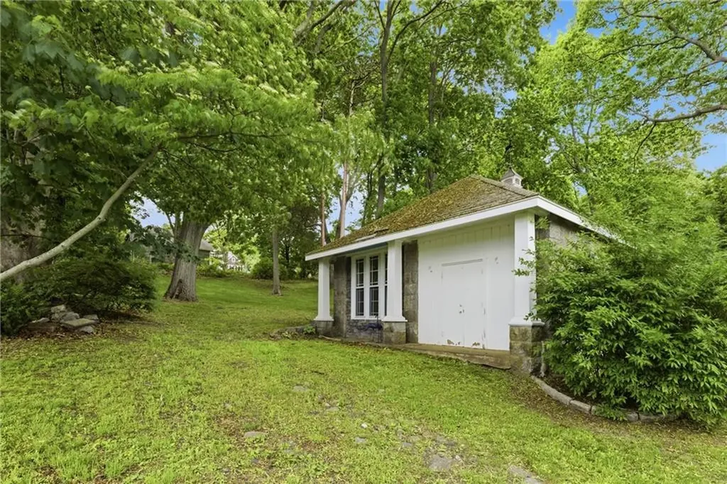 1660 Main Road Tiverton RI 02878