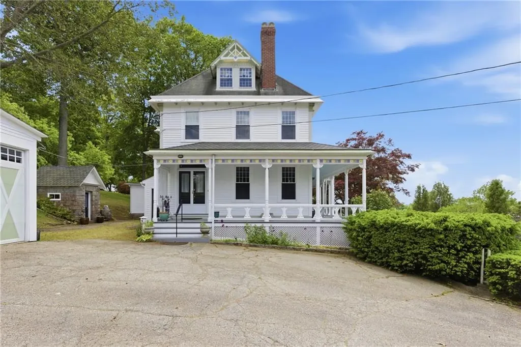 1660 Main Road Tiverton RI 02878
