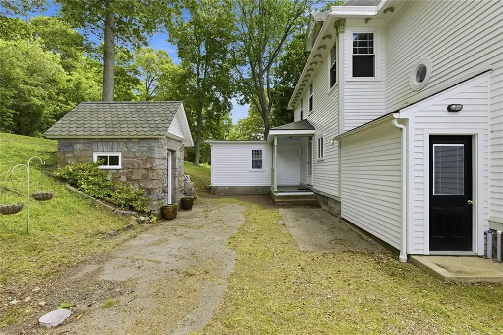 1660 Main Road Tiverton RI 02878