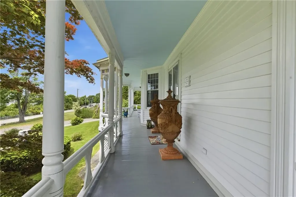 1660 Main Road Tiverton RI 02878