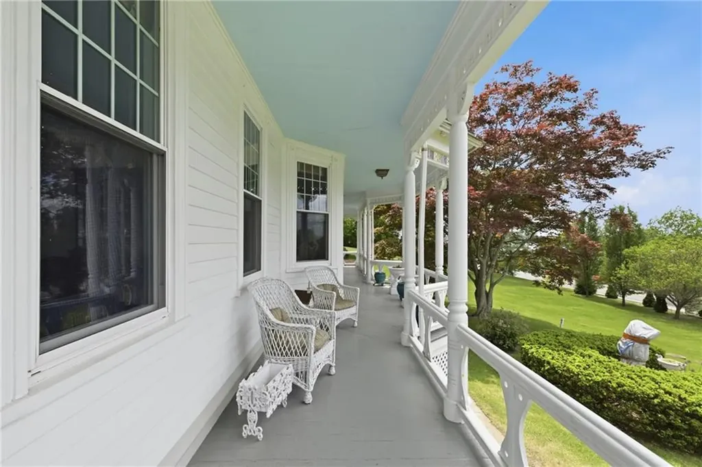 1660 Main Road Tiverton RI 02878