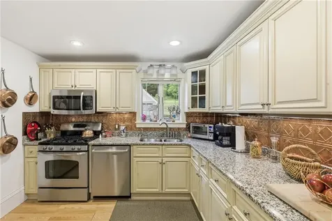 1660 Main Road Tiverton RI 02878