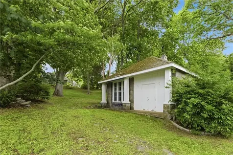 1660 Main Road Tiverton RI 02878