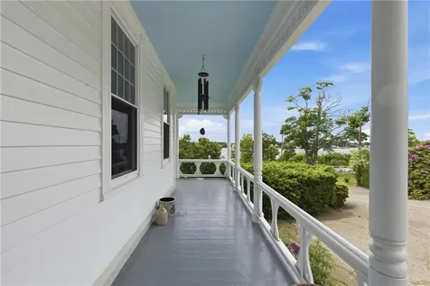 1660 Main Road Tiverton RI 02878