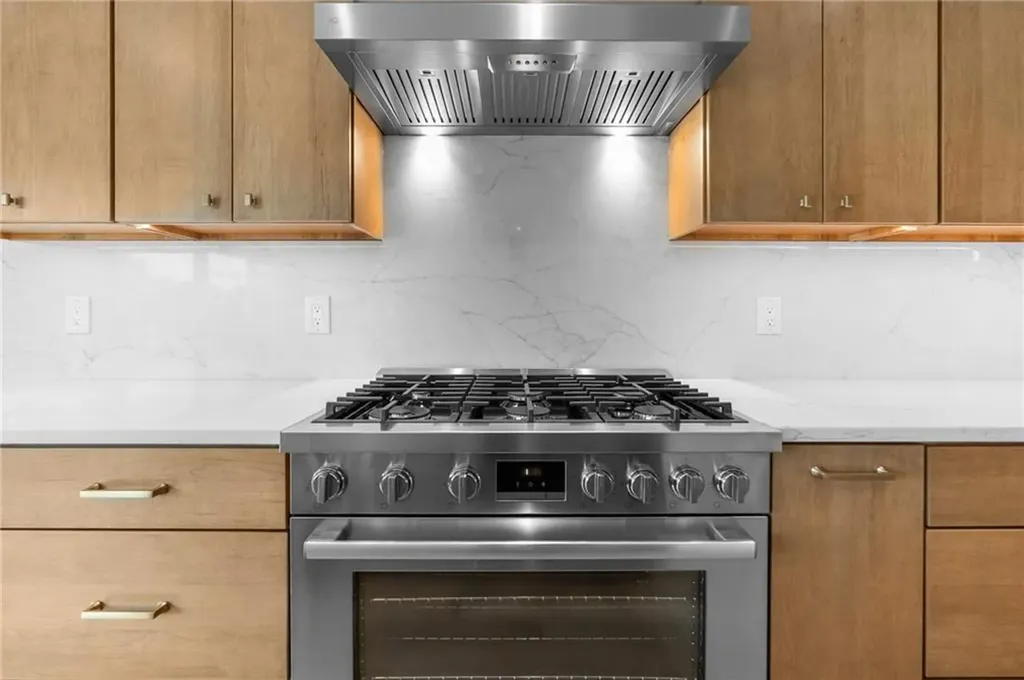 76 Warren Avenue Middletown RI 02842