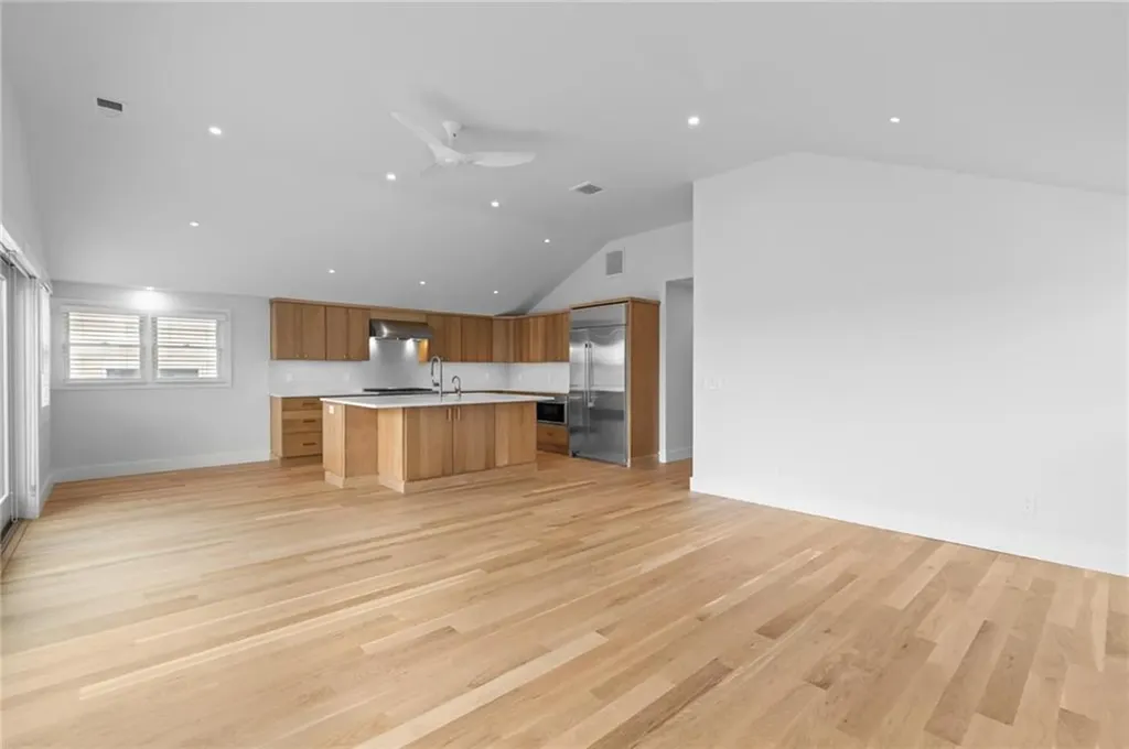 76 Warren Avenue Middletown RI 02842