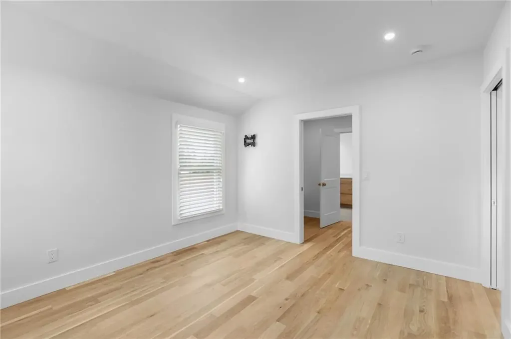 76 Warren Avenue Middletown RI 02842