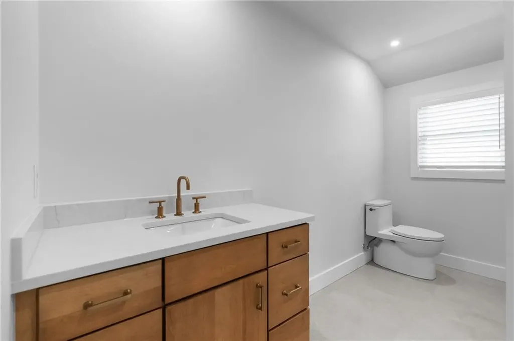 76 Warren Avenue Middletown RI 02842