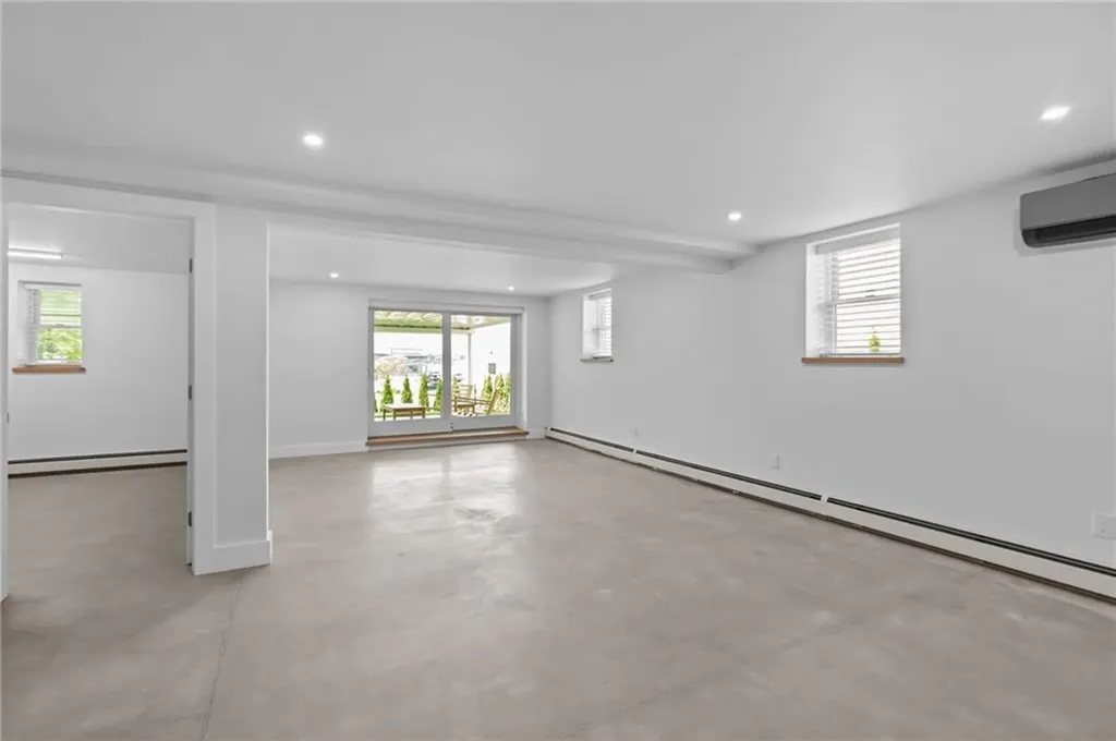 76 Warren Avenue Middletown RI 02842