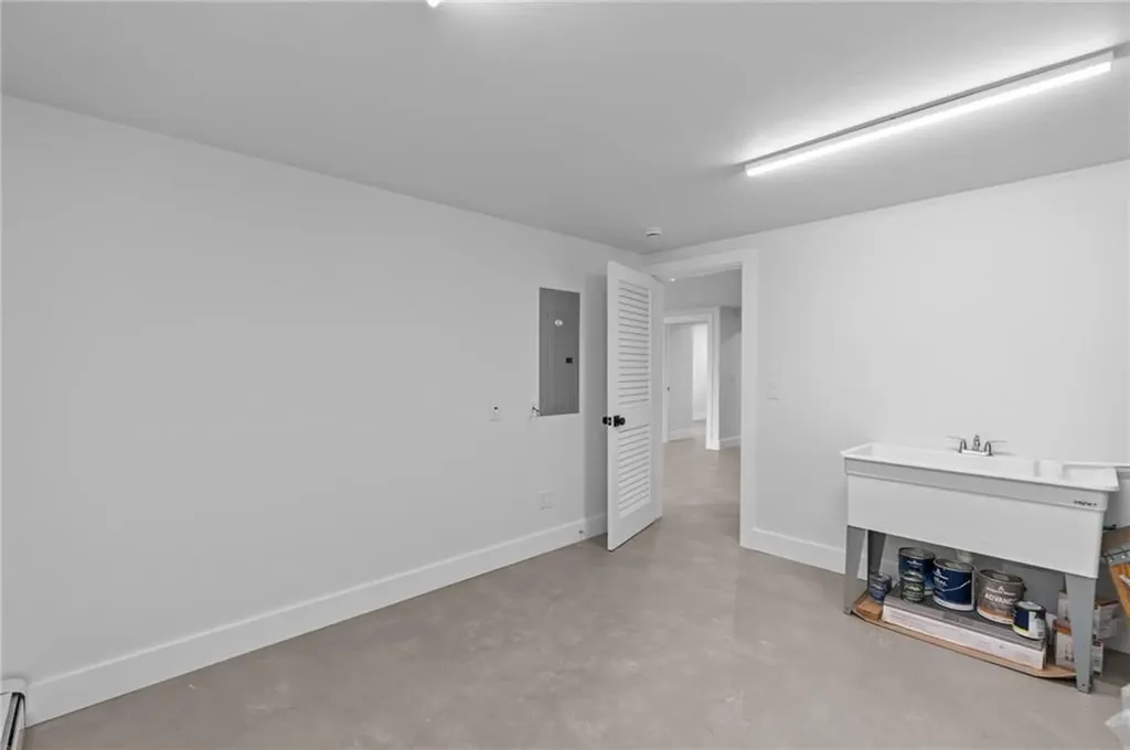 76 Warren Avenue Middletown RI 02842