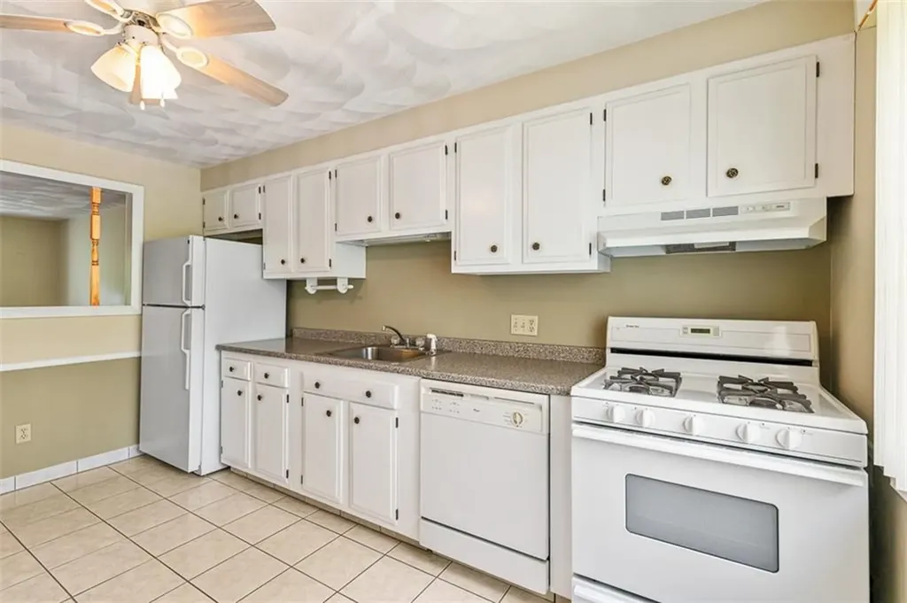 494 Putnam Pike Smithfield RI 02828