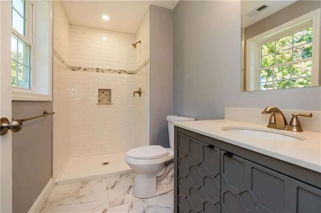 15 Christopher Rhodes Way Warwick RI 02888