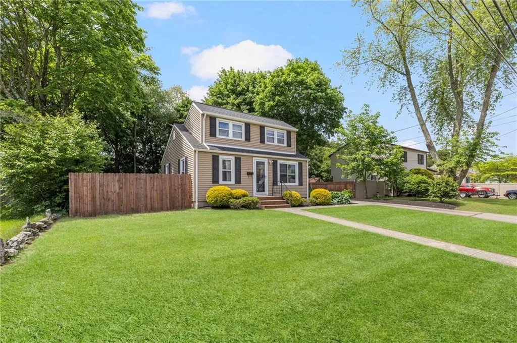 143 Endicott Drive Warwick RI 02886