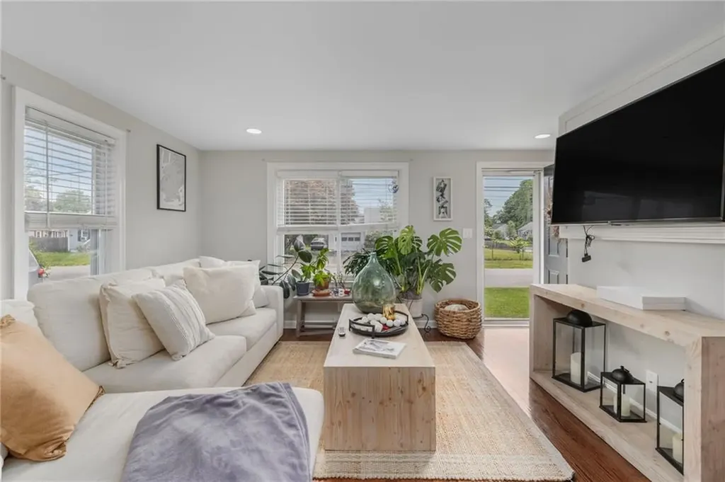 143 Endicott Drive Warwick RI 02886