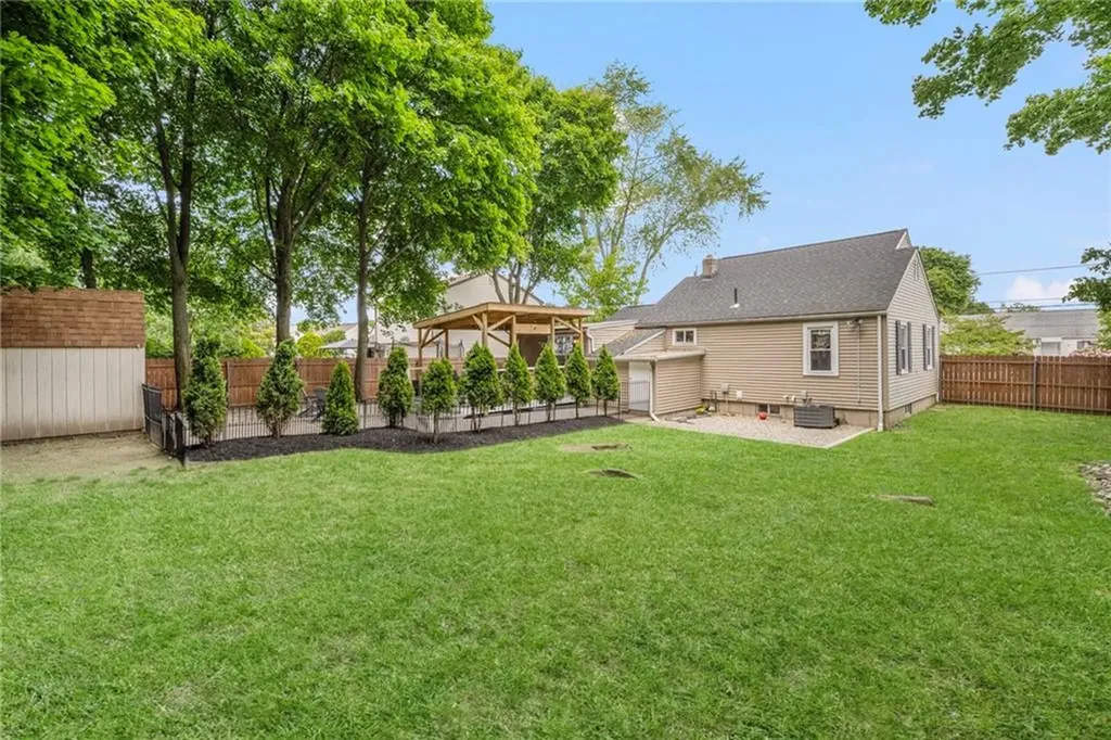 143 Endicott Drive Warwick RI 02886
