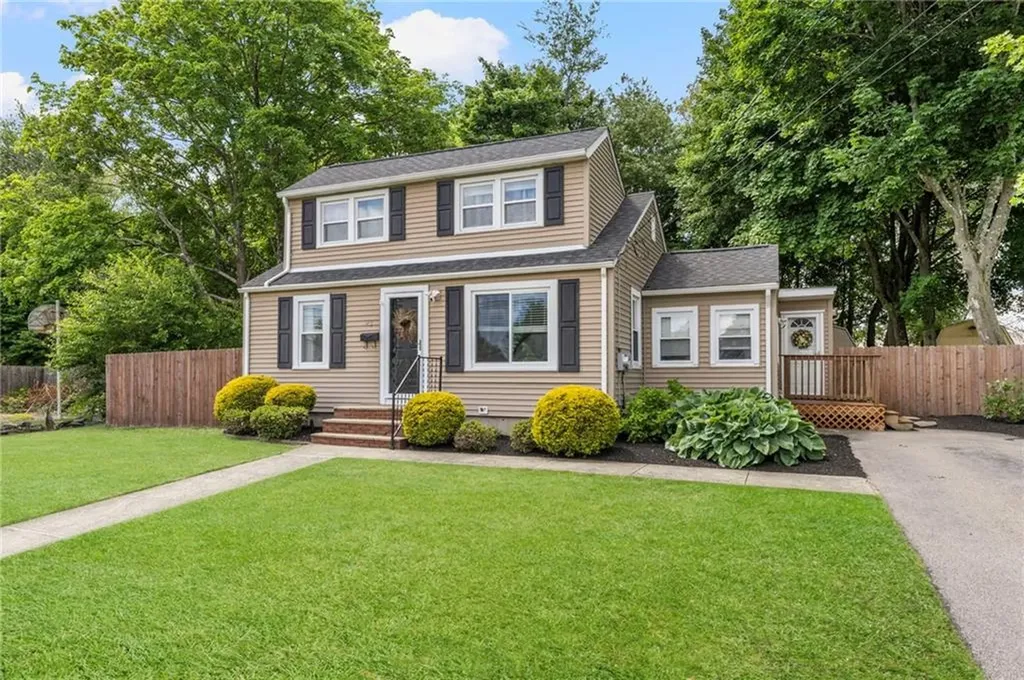 143 Endicott Drive Warwick RI 02886