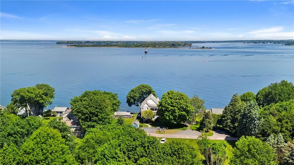 74 Therien Road Portsmouth RI 02871