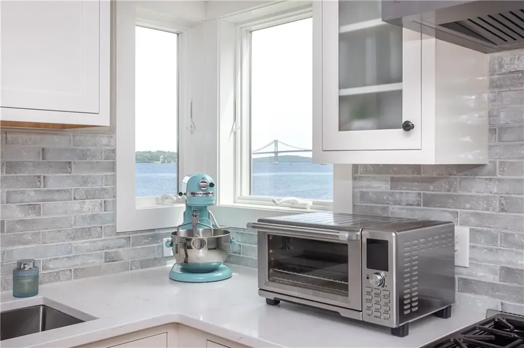 74 Therien Road Portsmouth RI 02871