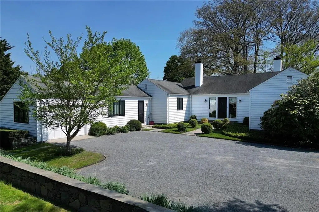 18 Ledge Road Newport RI 02840
