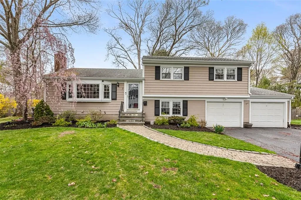 7 Meadowbrook Drive Barrington RI 02806