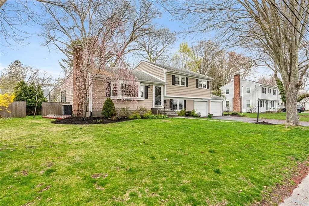 7 Meadowbrook Drive Barrington RI 02806