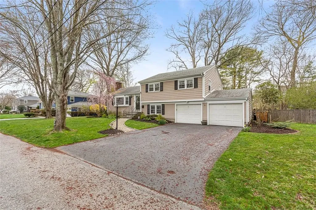 7 Meadowbrook Drive Barrington RI 02806