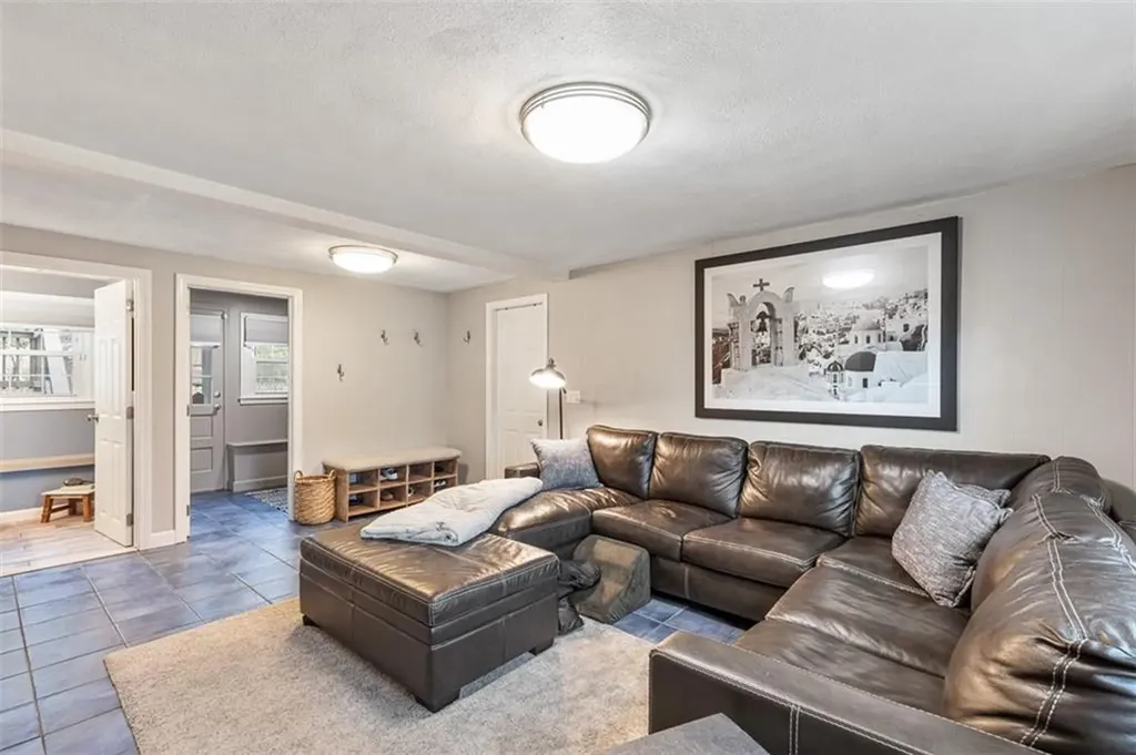 7 Meadowbrook Drive Barrington RI 02806