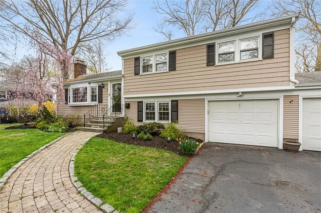 7 Meadowbrook Drive Barrington RI 02806
