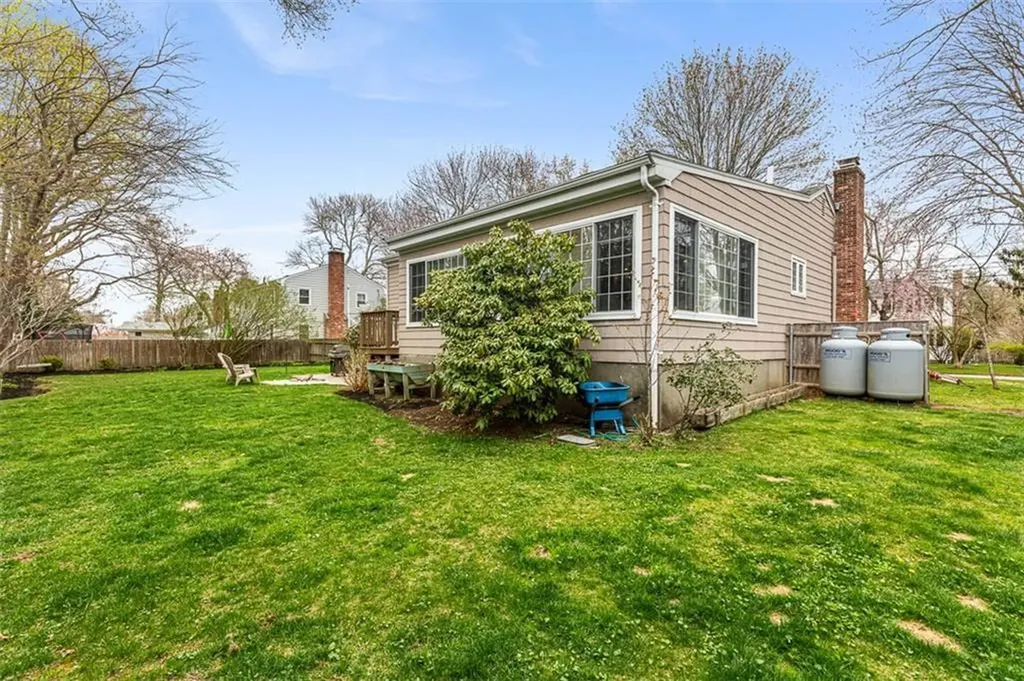 7 Meadowbrook Drive Barrington RI 02806