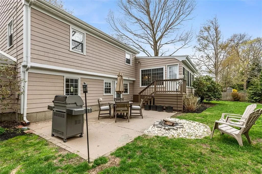 7 Meadowbrook Drive Barrington RI 02806
