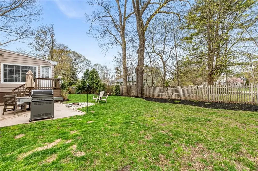 7 Meadowbrook Drive Barrington RI 02806