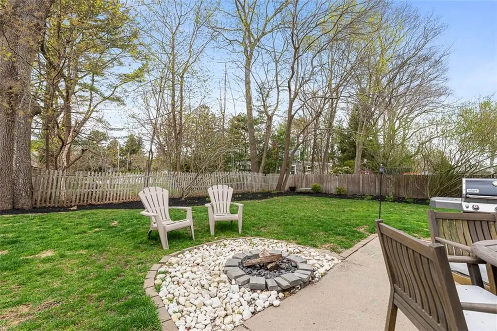7 Meadowbrook Drive Barrington RI 02806