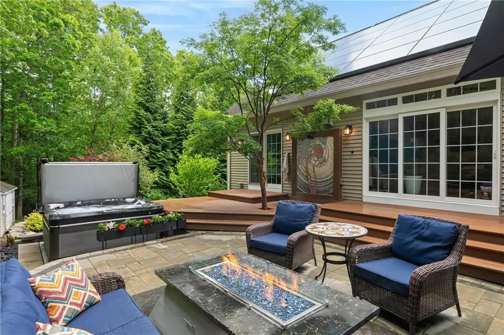 23 Crest Circle Smithfield RI 02917